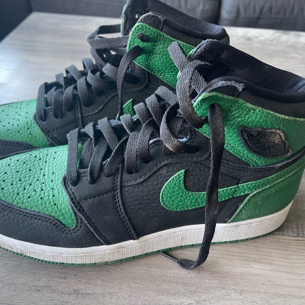 NIKE Green and Black High-Top Sneakers